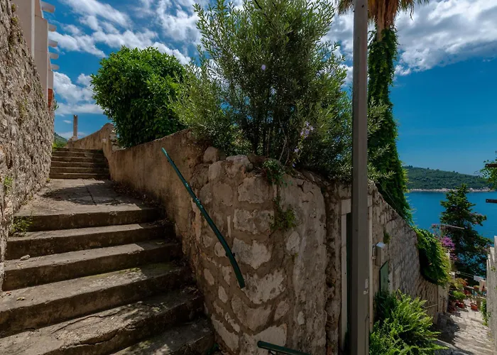 Niva 2- Stunning Sea View 2 Bedroom Apartment *